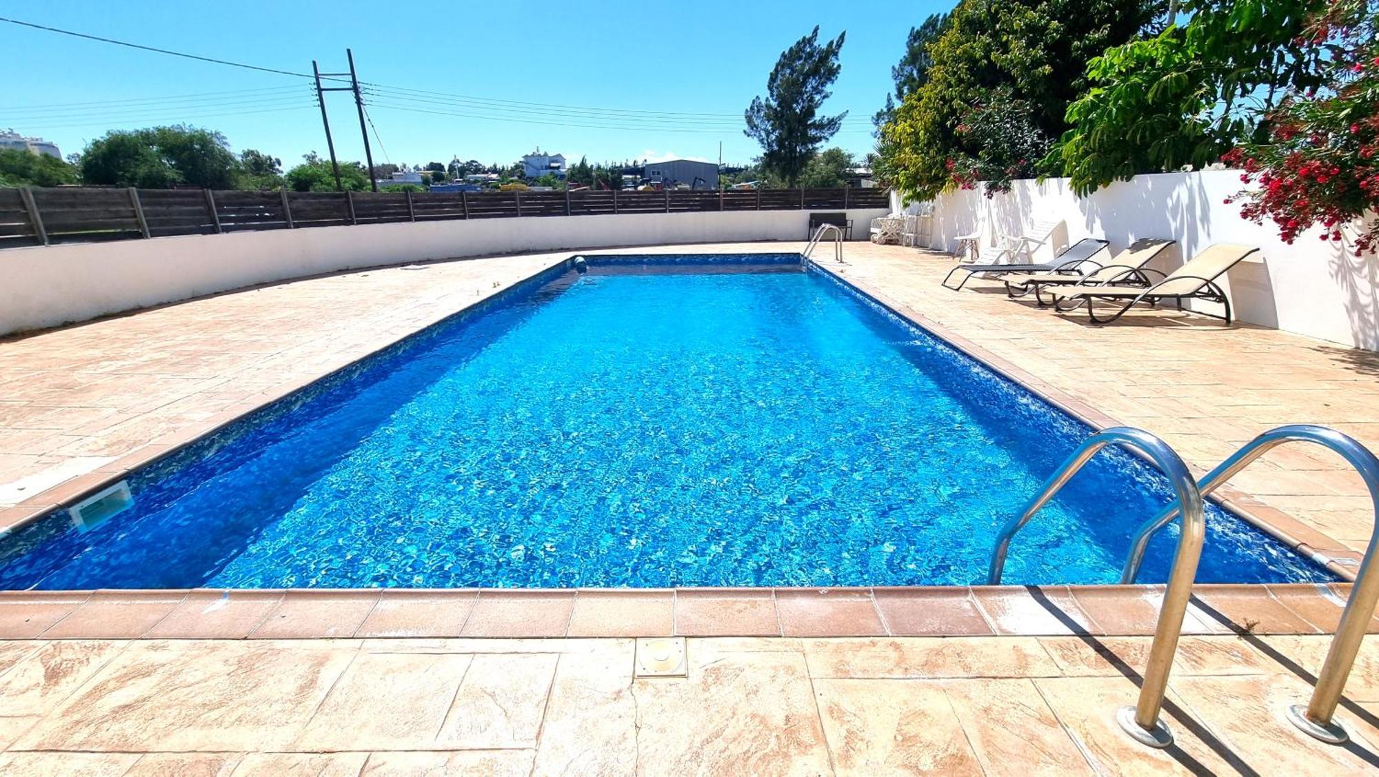 Beach Haven: 7-Minute Walk To The Beach + Pool Lárnaca Exterior foto